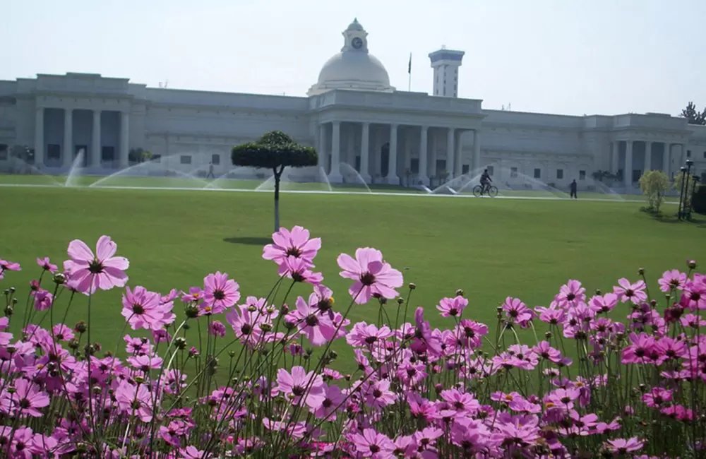 IIT Roorkee Campus - Top Place in Roorkee