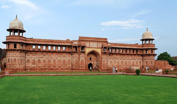 Agra Fort - Sightseeing Spot in Agra